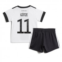 Billiga Tyskland Mario Gotze #11 Barnkläder Hemma fotbollskläder till baby VM 2022 Kortärmad (+ Korta byxor)